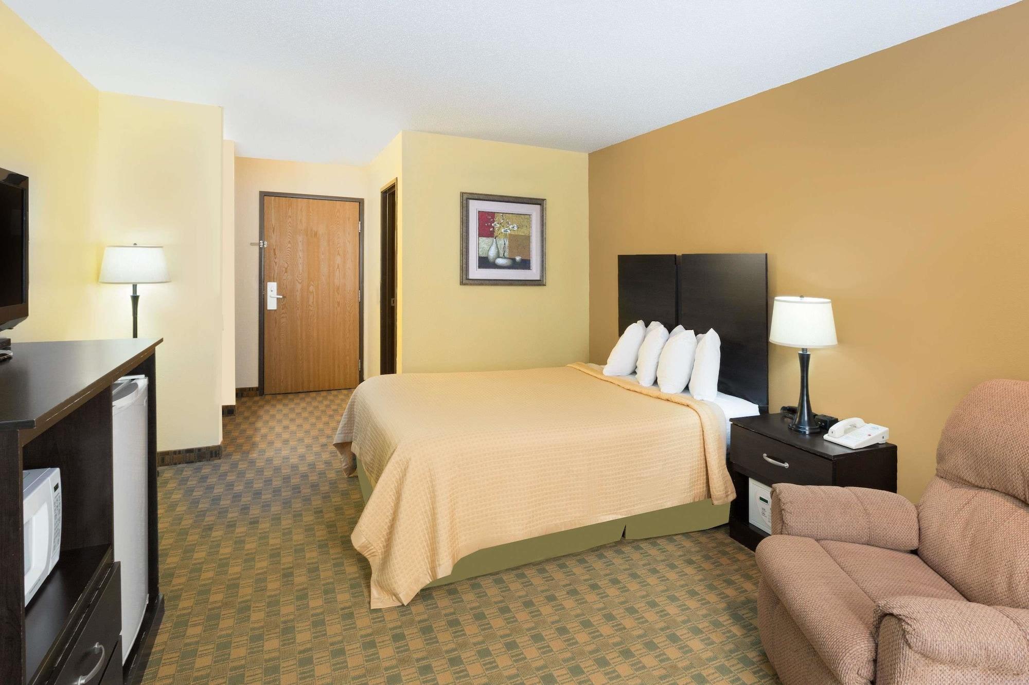 Econo Lodge Inn & Suites Yankton Екстер'єр фото