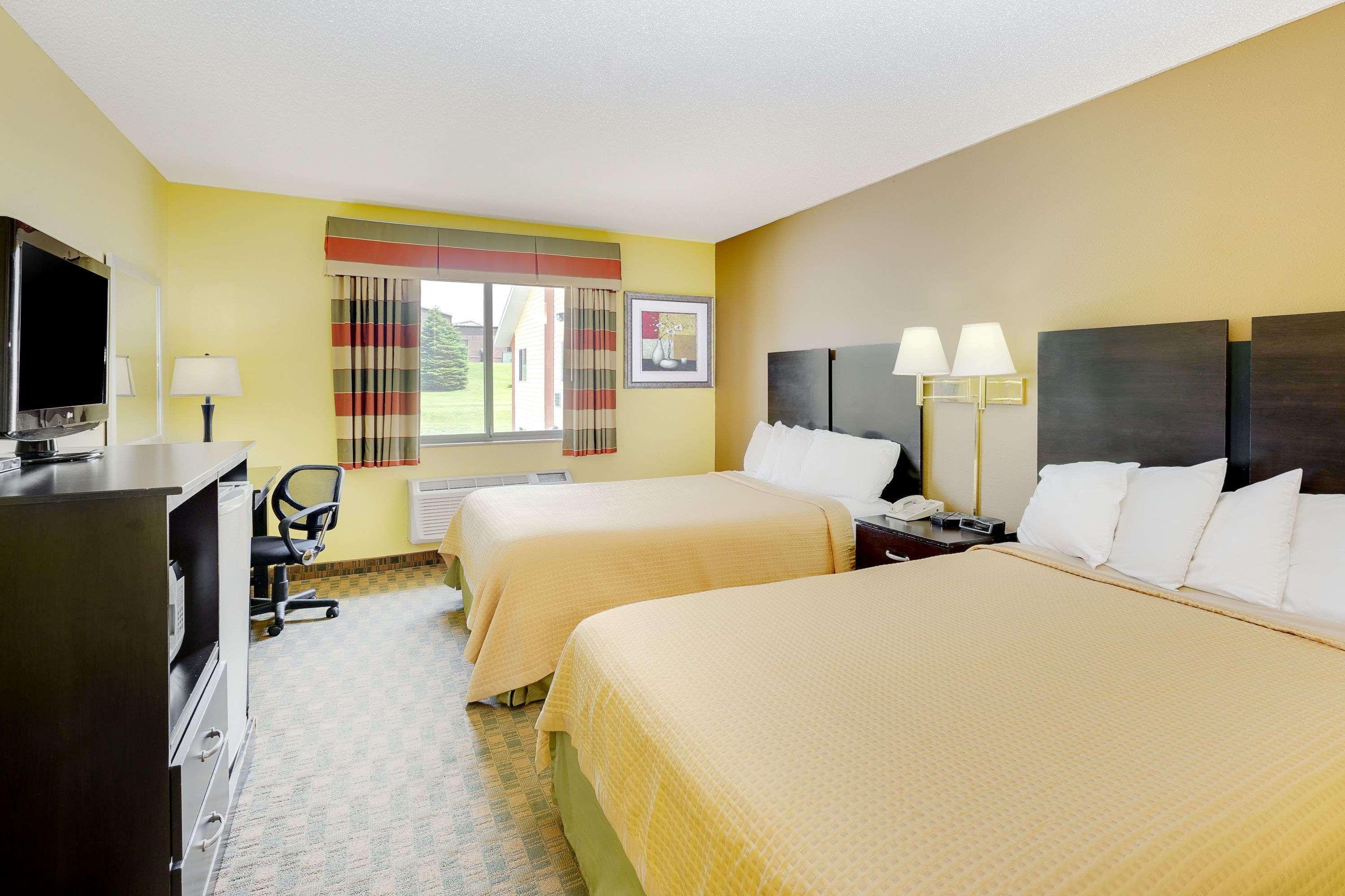 Econo Lodge Inn & Suites Yankton Екстер'єр фото