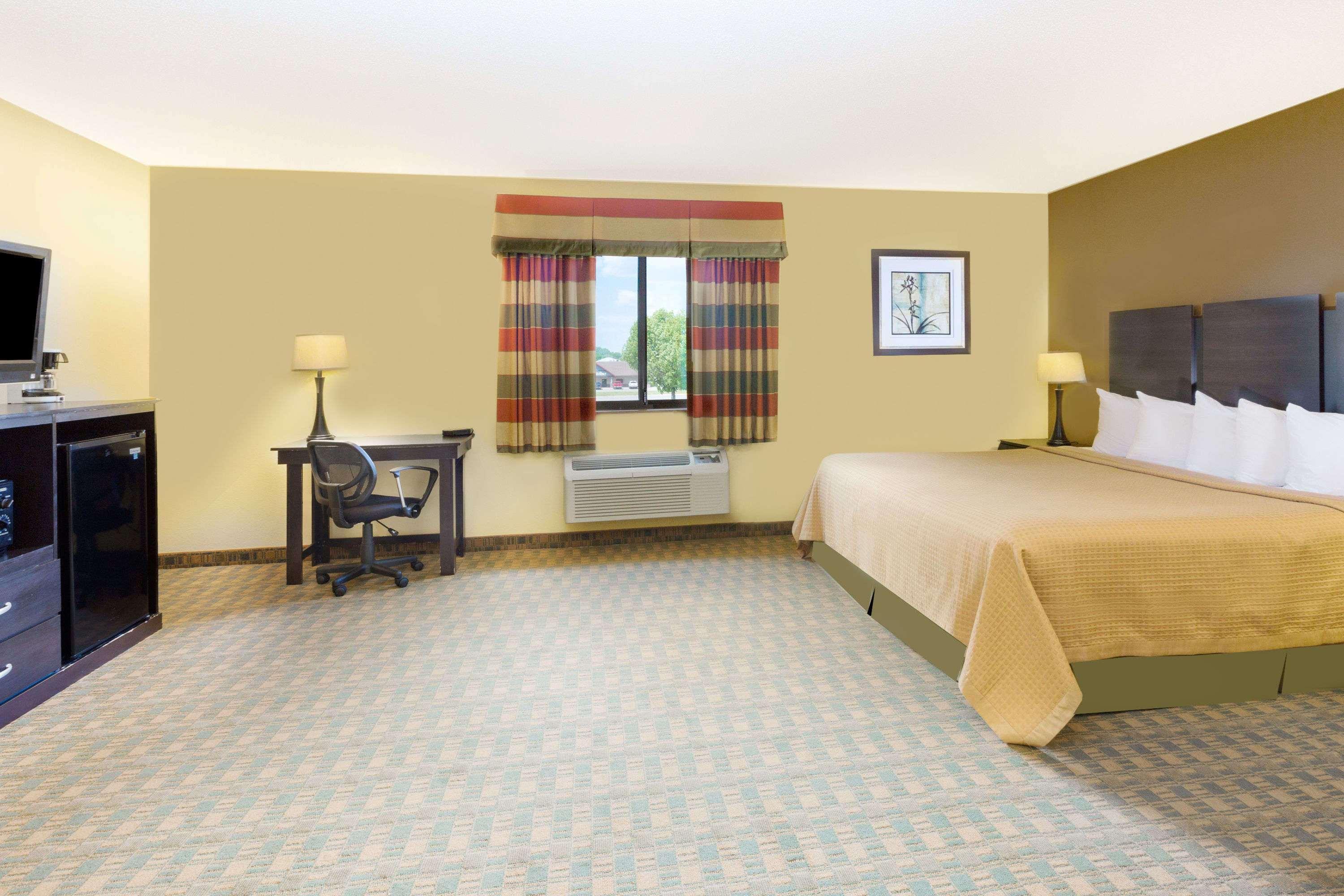 Econo Lodge Inn & Suites Yankton Екстер'єр фото