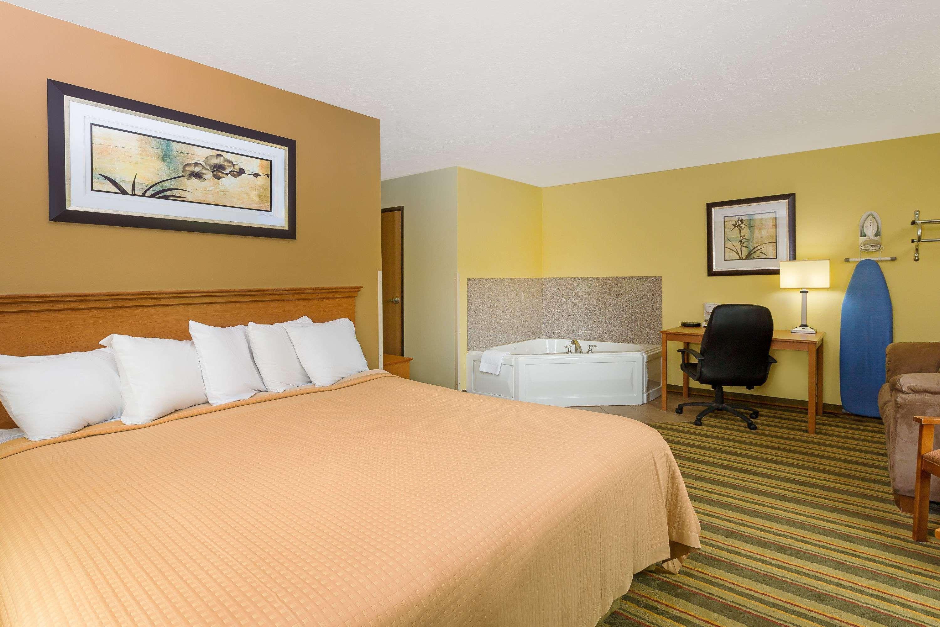 Econo Lodge Inn & Suites Yankton Екстер'єр фото