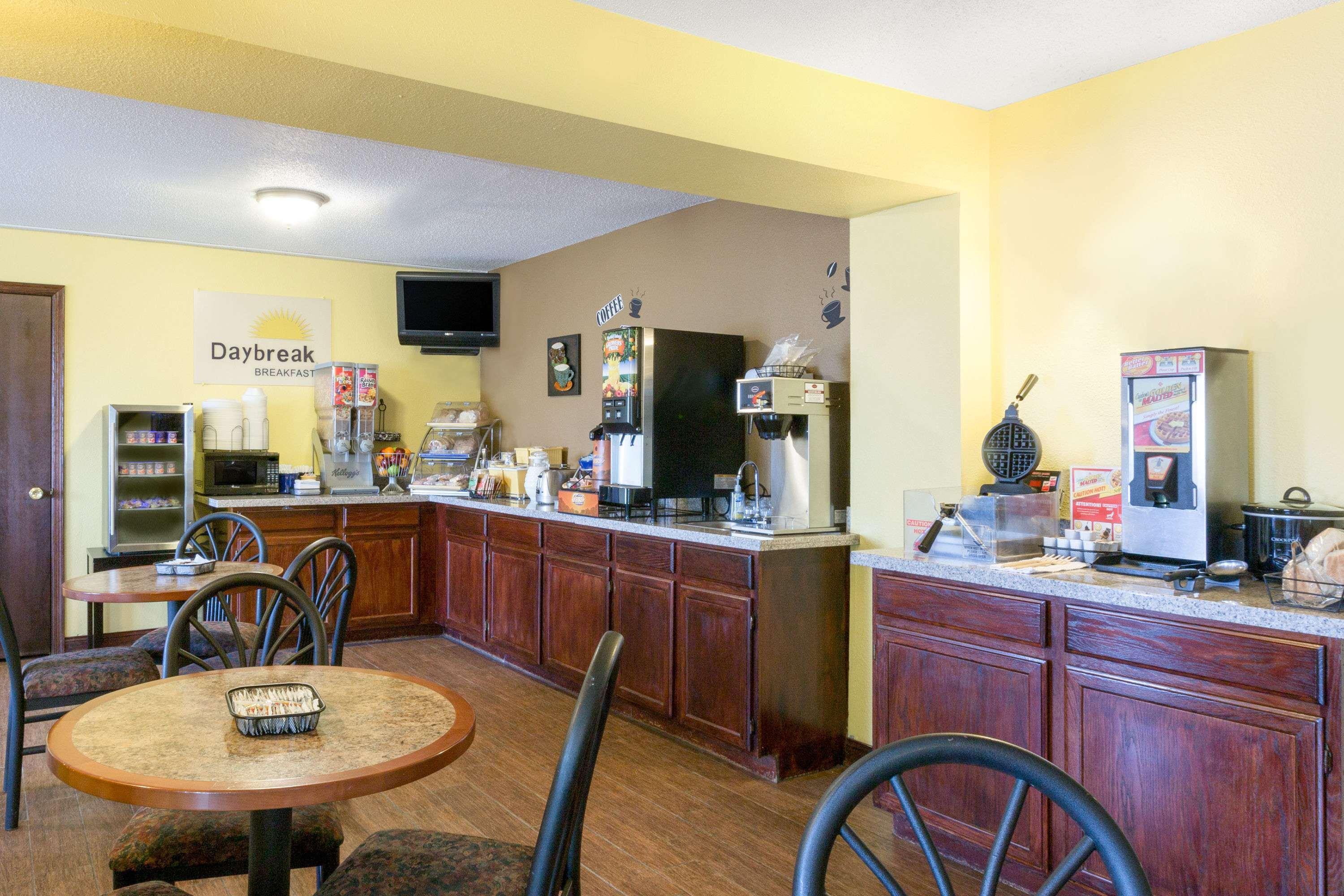 Econo Lodge Inn & Suites Yankton Екстер'єр фото